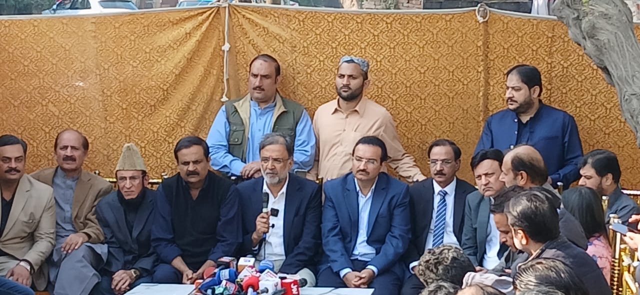 Pakistan is currently in a mess: Qamar Zaman