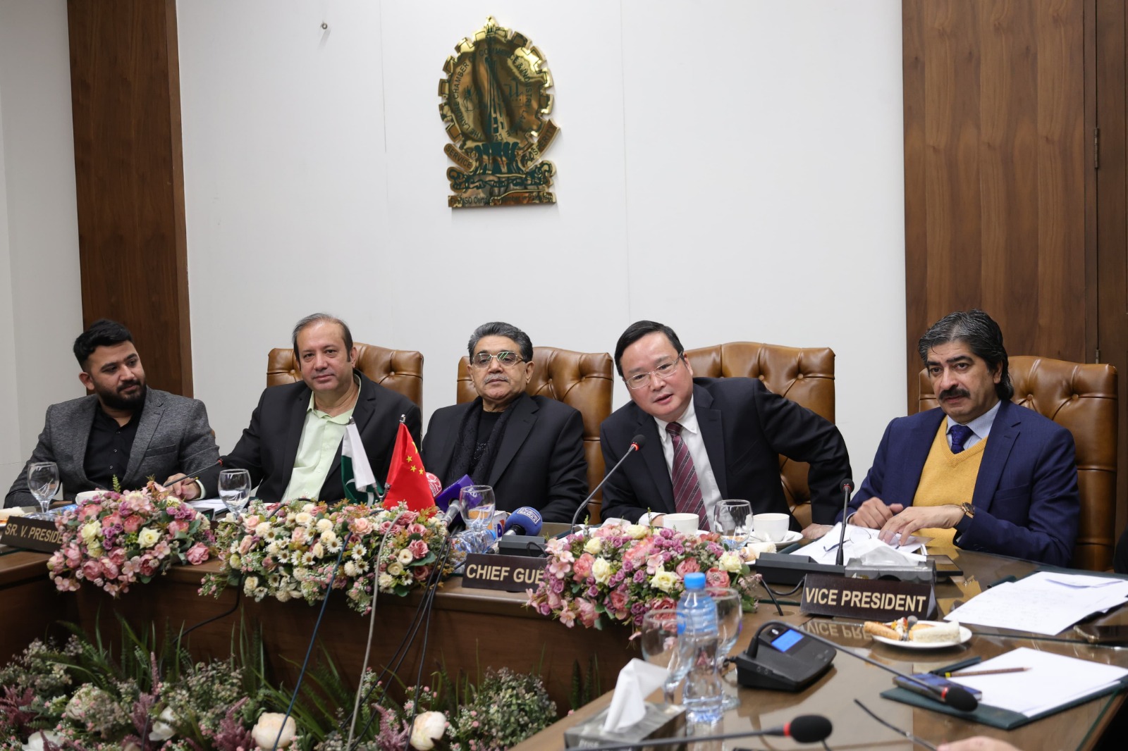 Chinese Consul General Zhao Shiren visits LCCI to congratulate new office-bearers