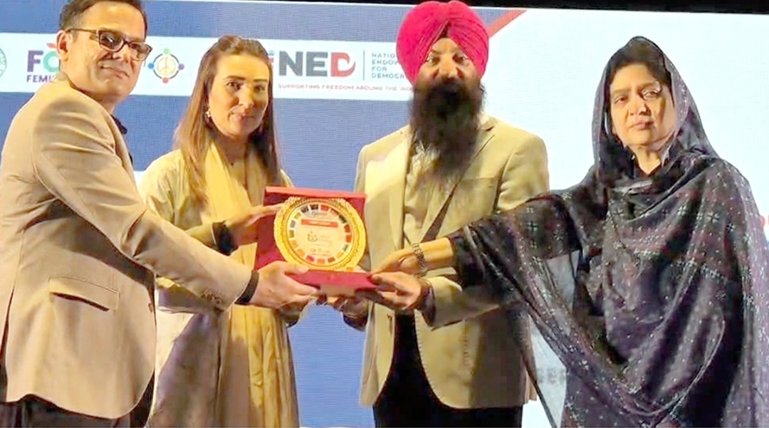 Screenshot_20250925_222117_WhatsApp