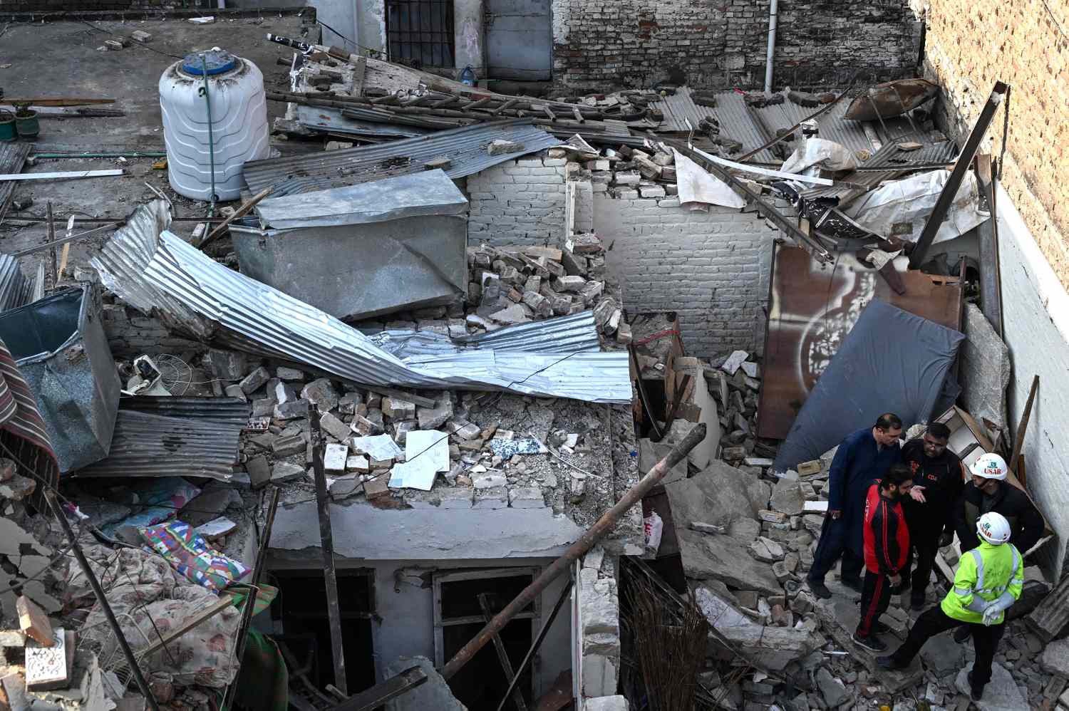 Eight killed, 25 injured in gas cylinder explosion in Chaman