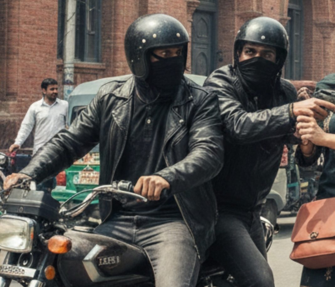 Lahore Press Club condemns armed robbery of female journalist outside its premises