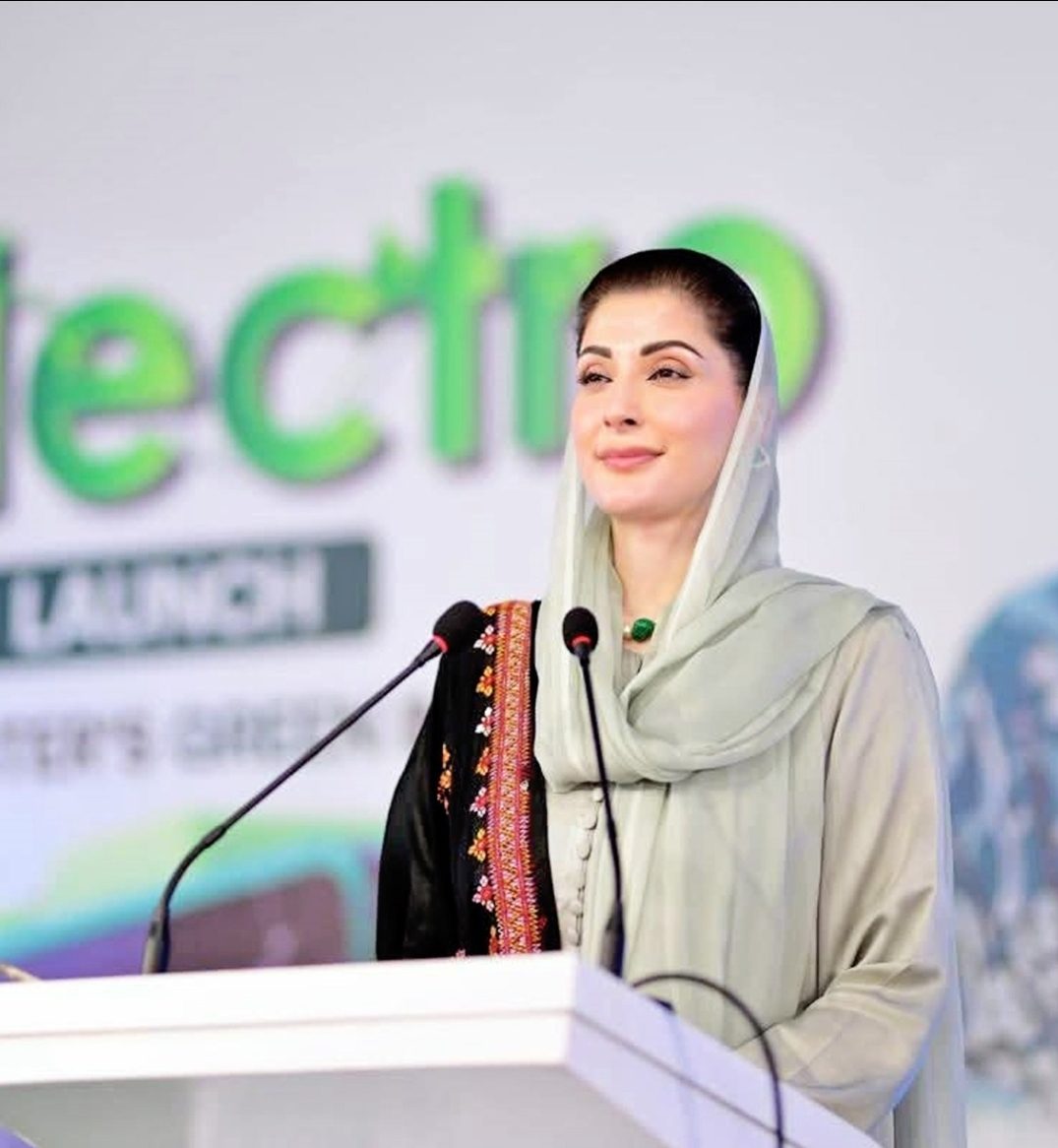 Maryam Nawaz makes surprise visit to Liberty Chowk, interacts with citizens