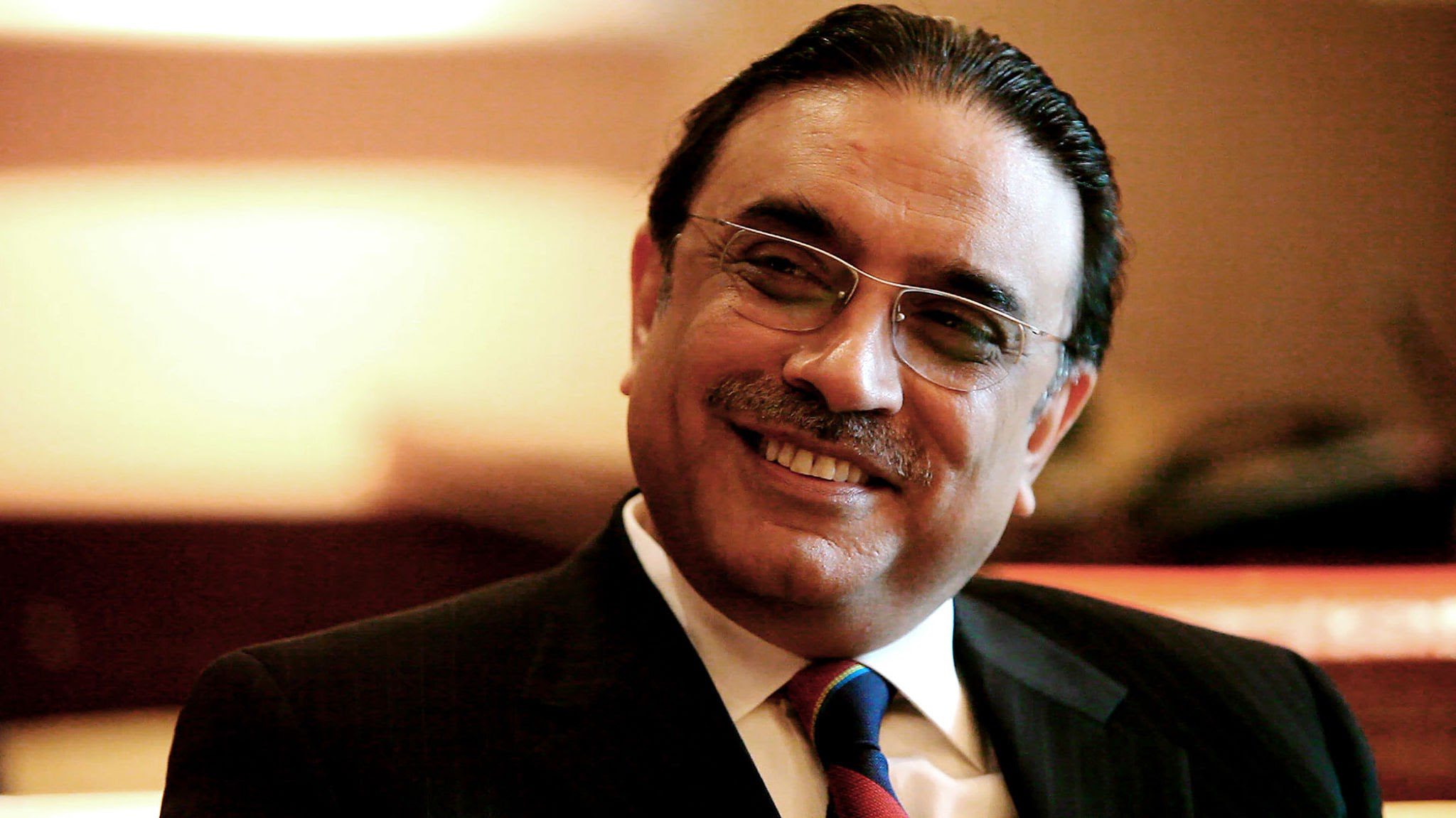 President Zardari chairs PPP meeting in Lahore, stresses unity and resilience amid national challenges