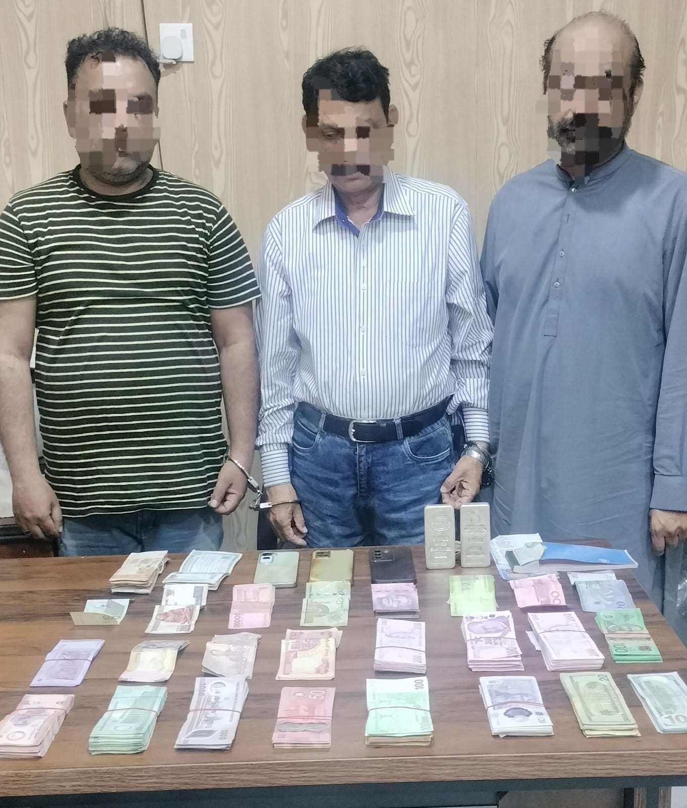 FIA arrests three in Lahore raid on illegal hawala–hundi network, recovers foreign currency and silver bars