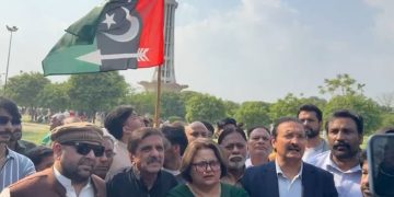 PPP delegation visits Minar-e-Pakistan, seeks memorials for Bhuttos