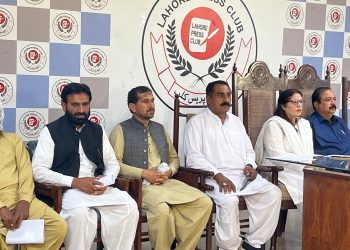 Peasant groups announce nationwide protests on 17 April against evictions, demand wheat MSP of PKR4,000