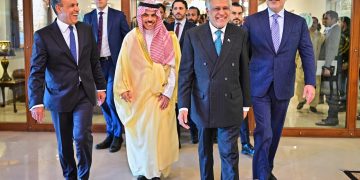 Iran warns US against ground invasion as regional talks continue