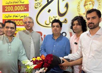 Naseem Vicky, Qaisar Piya attend launch of Taj Hair Oil by Hakeem Musa