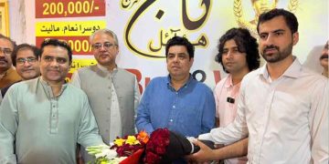 Naseem Vicky, Qaisar Piya attend launch of Taj Hair Oil by Hakeem Musa