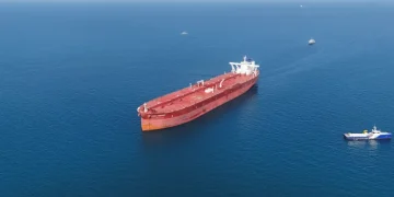 Iran shuts Strait of Hormuz again amid US blockade tensions