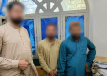 Patwari, clerk held in anti-corruption sting in Vehari