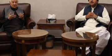 Defence Minister Khawaja Asif, British envoy visit Punjab Assembly Speaker to offer condolences