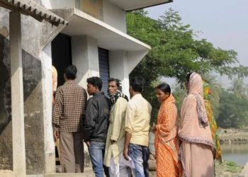 Man carries sister’s skeleton to bank in Odisha, sparking outrage over bureaucratic hurdles