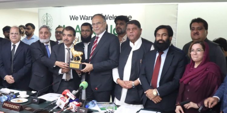 Business leaders urge Ahsan Iqbal to cut energy costs, ease taxes and remove barriers to boost exports