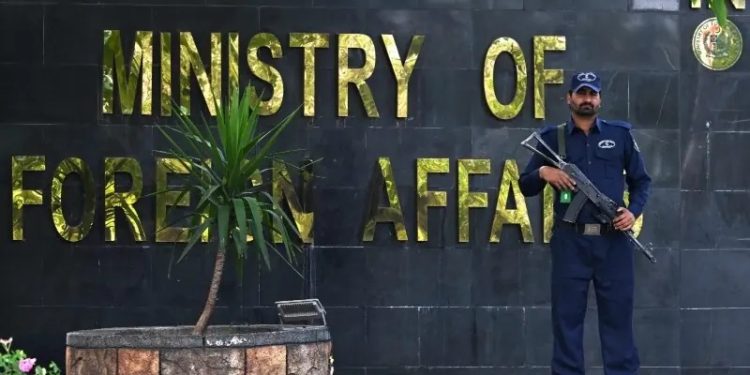 Pakistan warns Kabul after Bannu attack killing 15 police personnel, seeks action against militants