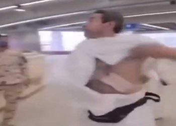 Wasim Akram brings cricket flair to Hajj ritual as viral video delights fans