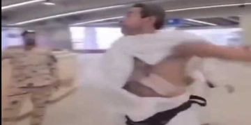 Wasim Akram brings cricket flair to Hajj ritual as viral video delights fans