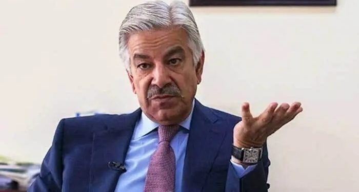 Khawaja Asif alleges LESCO staff took Rs80,000 from villagers without issuing receipt