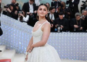 Alia Bhatt’s elegant Cannes 2026 look sparks praise online amid Aishwarya Rai debate
