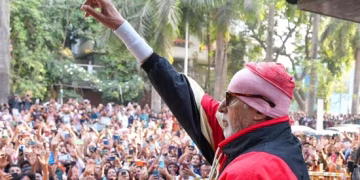 Fan faints outside Amitabh Bachchan’s Jalsa during Sunday gathering in Mumbai