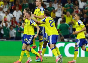 Japan fight back to hold Netherlands 2-2 in World Cup thriller as Sweden crush Tunisia 5-1
