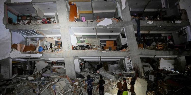 Venezuela earthquakes kill 164 as twin powerful quakes devastate La Guaira and Caracas region