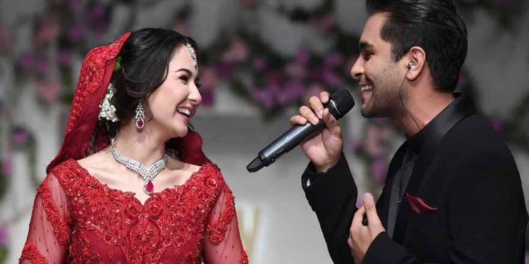 Fans speculate Hania Aamir’s voice may have made a surprise appearance in Asim Azhar’s ‘Aarzoo’