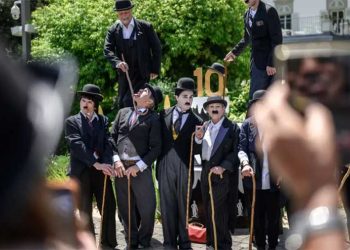 Hundreds gather in Switzerland dressed as Charlie Chaplin to celebrate film legend