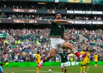 Mexico defeat South Africa 2–0 in World Cup opener at Azteca Stadium