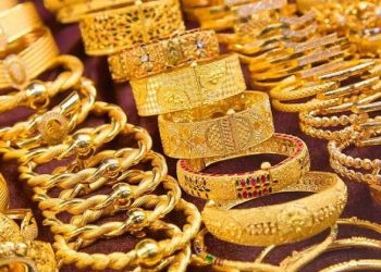 Gold prices slump by Rs2,300 per tola, snapping three-day gain