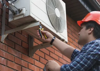 UK planning rules spark debate over home air conditioning during heatwaves