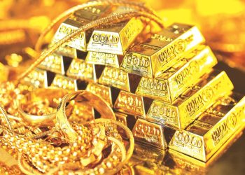 Gold prices extend decline in Pakistan as global market weakens