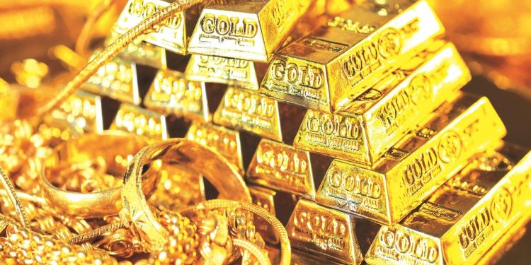 Gold prices extend decline in Pakistan as global market weakens