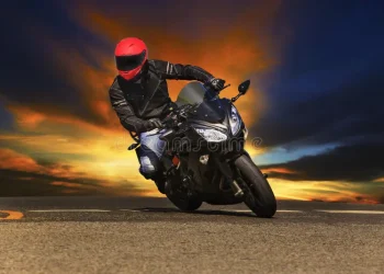 Lahore bans heavy motorcycles from CBD boulevard to curb street racing