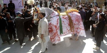 QUETTA, PAKISTAN, SEP 20: Devotees of Imam Hussain (A.S) are holding mourning 
procession in connection of 9th Muharram-ul-Haram, passing through road in Quetta on 
Thursday, September 20, 2018. (M.Naaz/PPI Images).