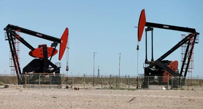 Oil prices fall further, extending sharp losses from earlier this week