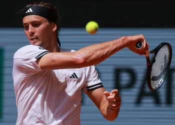 Zverev eyes breakthrough as French Open semi-finals take centre stage
