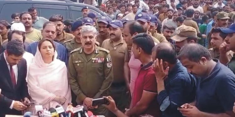 CCPO, Lahore commissioner console Kahna tragedy victims’ families, vow action after probe