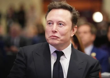 SpaceX AI smartphone rumors denied as Elon Musk dismisses reports