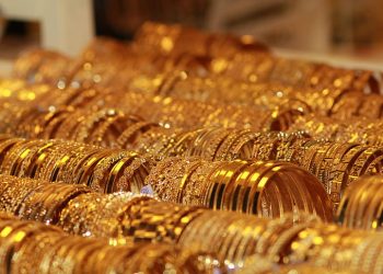 Gold prices edge higher as local bullion market follows global gains