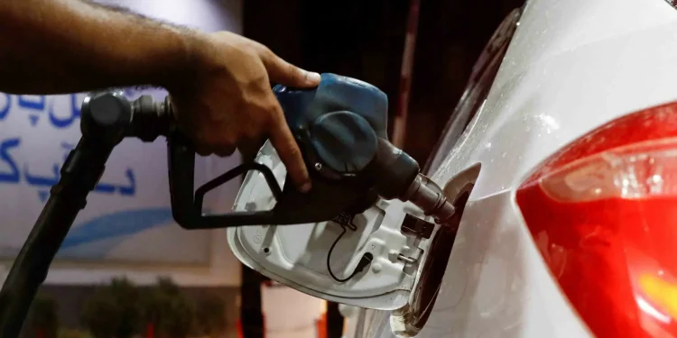 Petrol price cut expected as government keeps diesel rate unchange