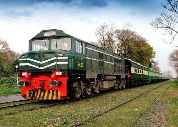 Shalimar Express coach derails near Khanewal, passengers safe as probe begins