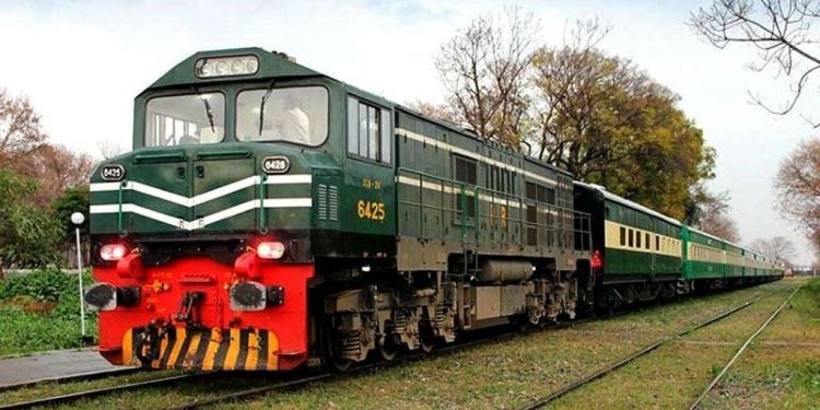Shalimar Express coach derails near Khanewal, passengers safe as probe begins
